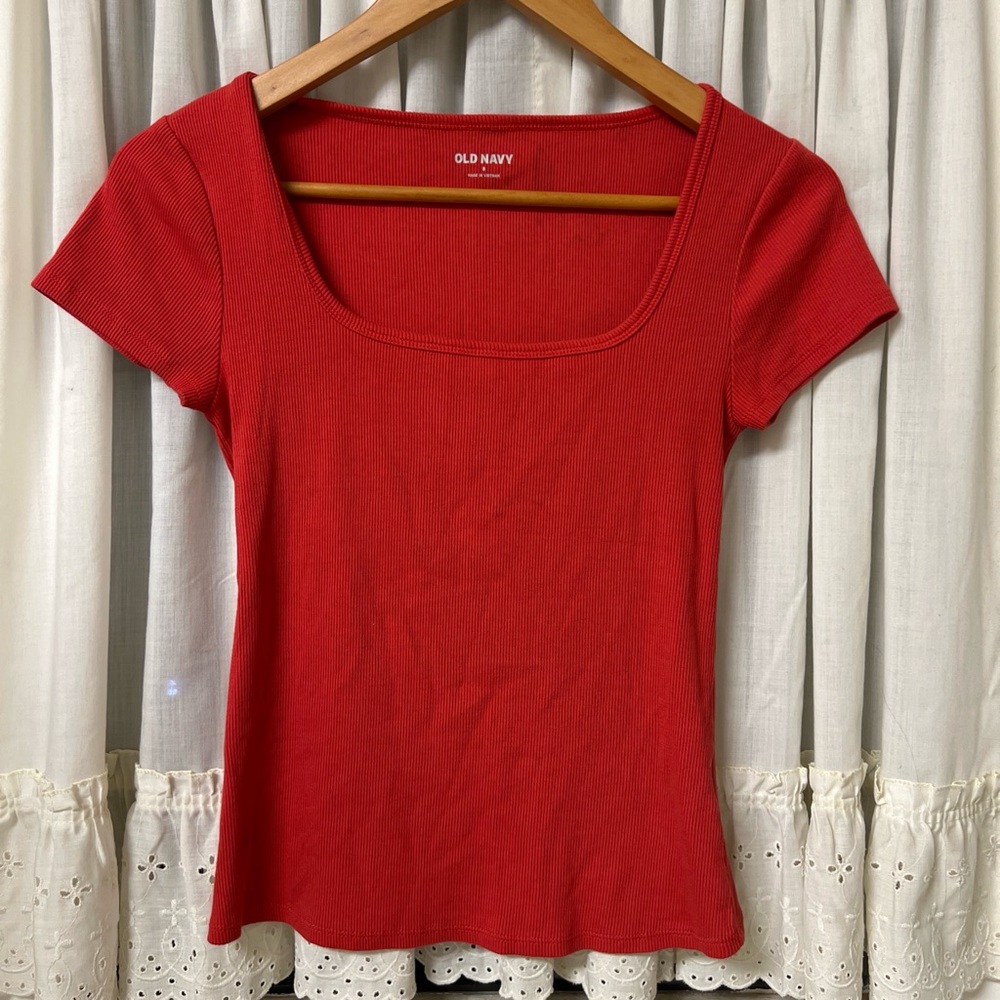 Old Navy Women's Scarlet Short Sleeve Tee